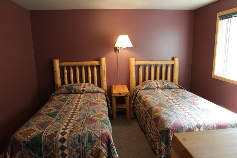 FamilySuitebedroom2-min